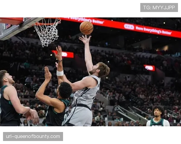 科内特抢15篮板创赛季新高,马刺内线稳固 科内特抢15篮板创赛季新高,马刺内线稳固